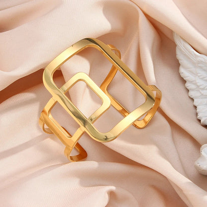Goldenes geometrisches Armband