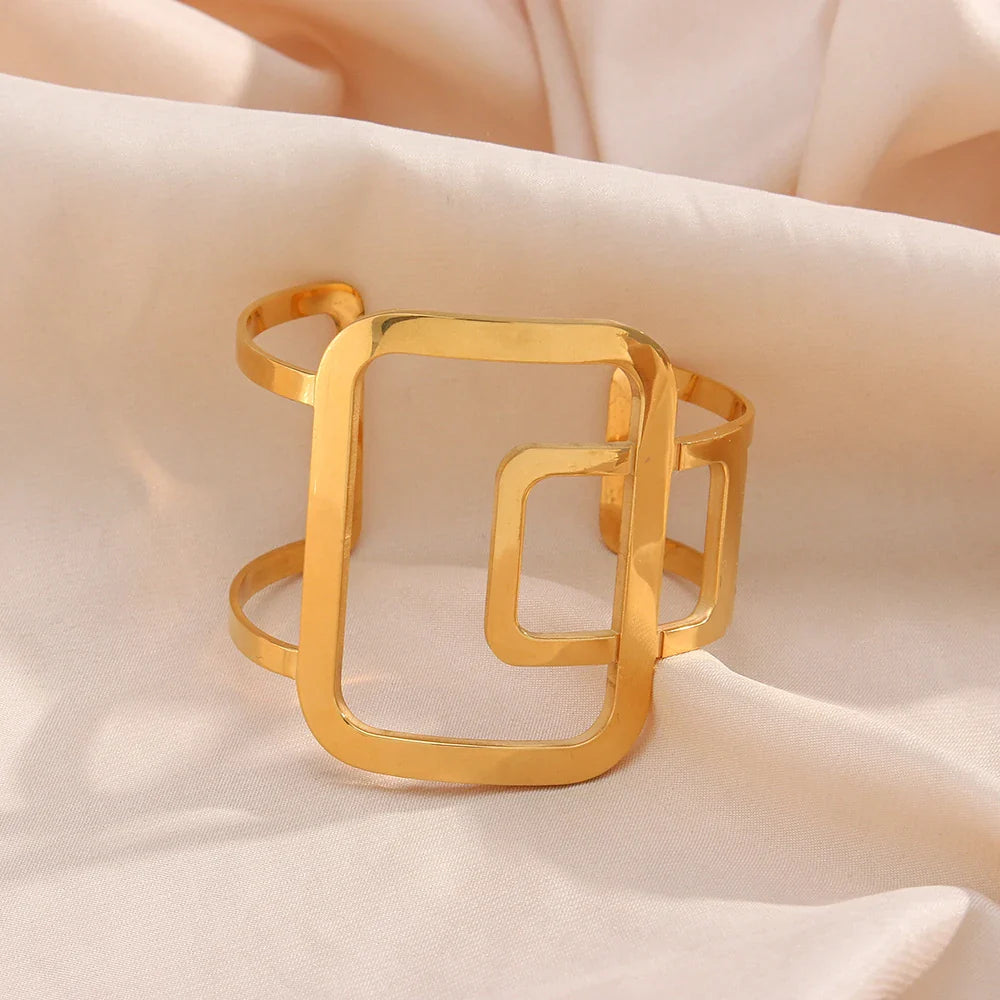 Goldenes geometrisches Armband