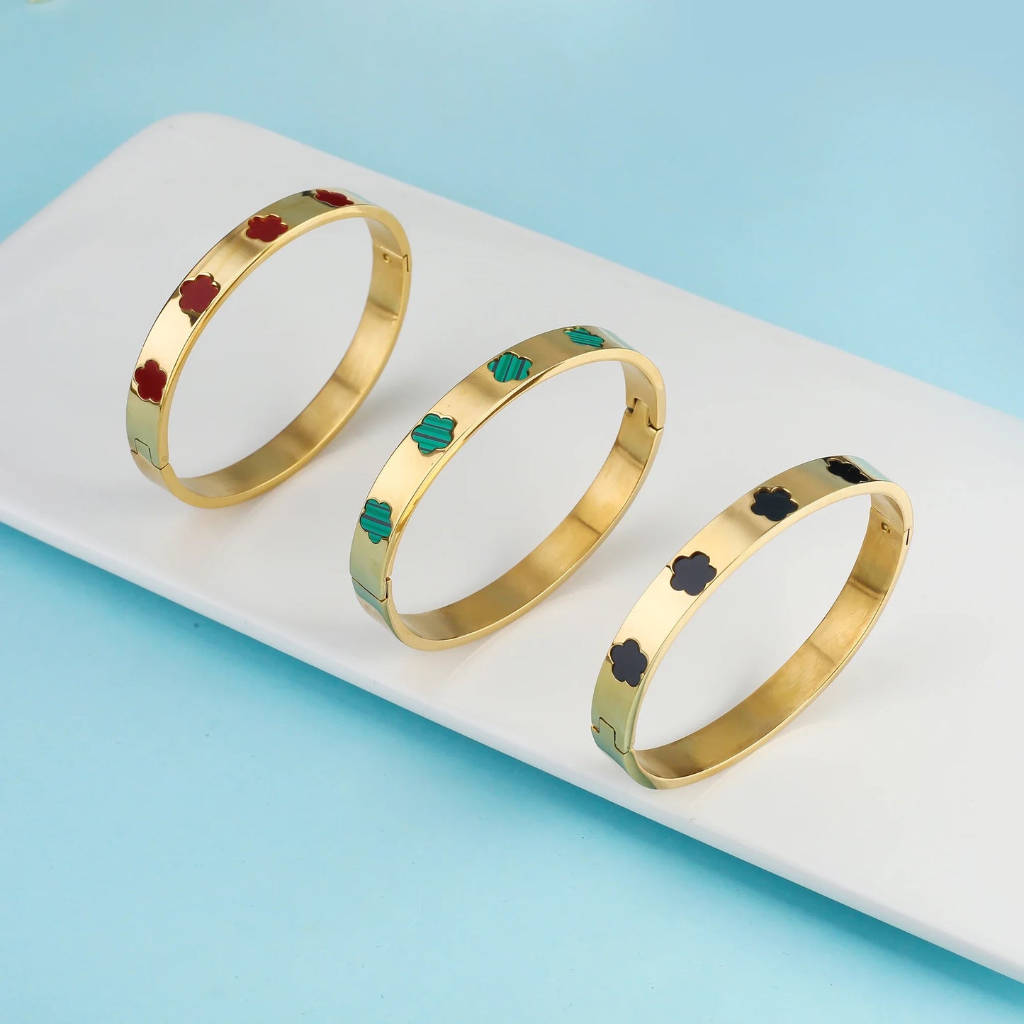 Pulseira Flor de Cinco Folhas em Aço Inoxidável Dourado