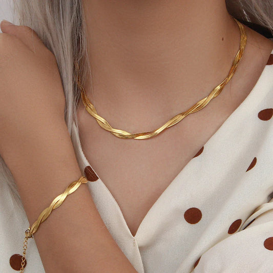 Geflochtene Halskette und Armband