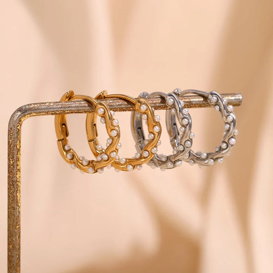 Unregelmäßiger goldener Ohrring