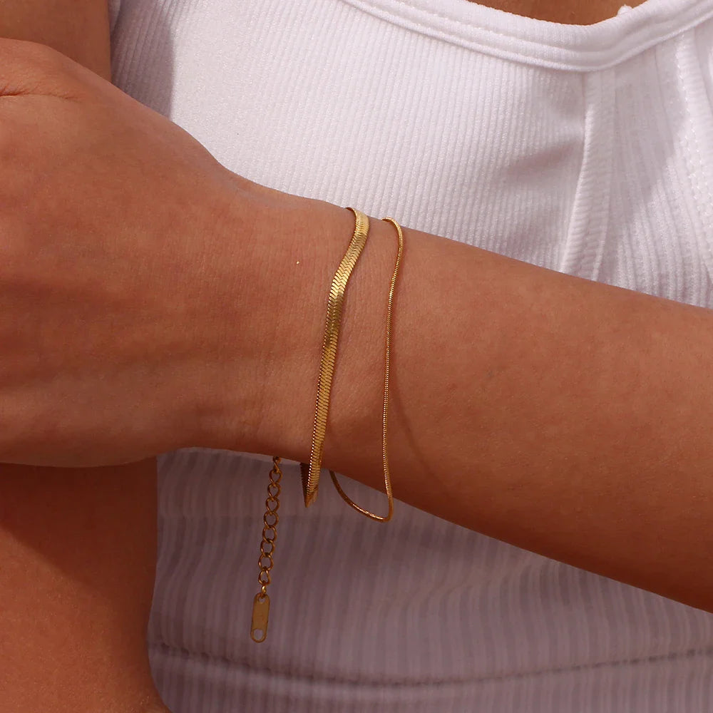 Minimalistisches vergoldetes Armband