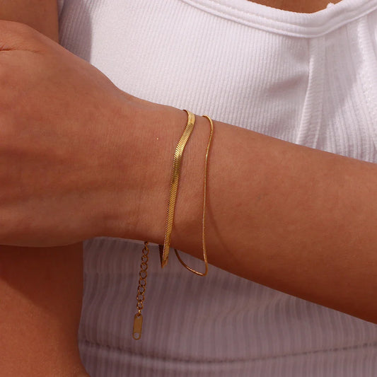 Minimalistisches vergoldetes Armband