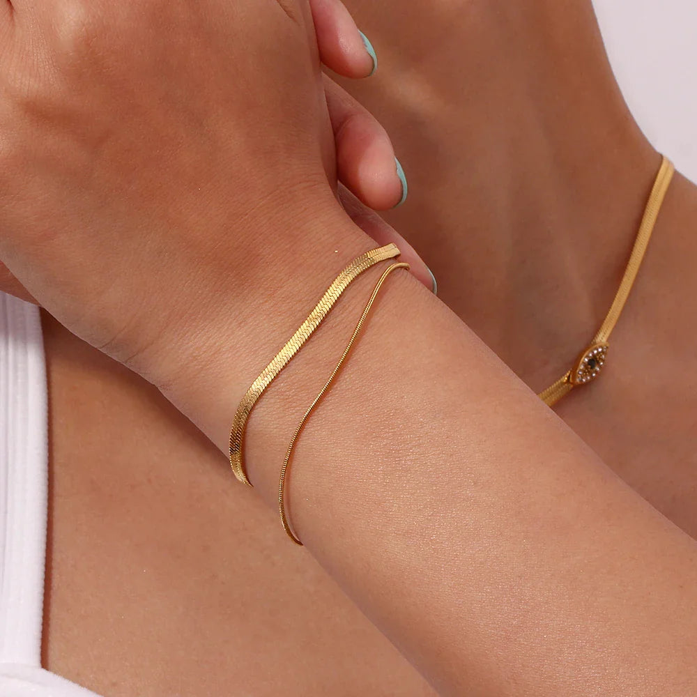 Minimalistisches vergoldetes Armband