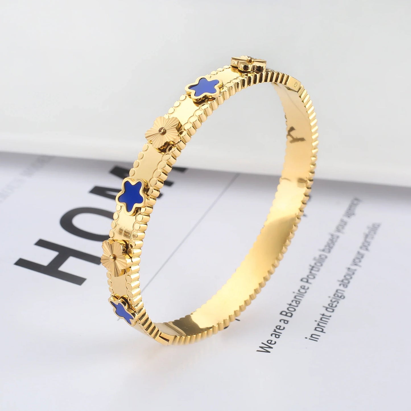 Pulseira Flor de Cinco Folhas em Aço Inoxidável Dourado