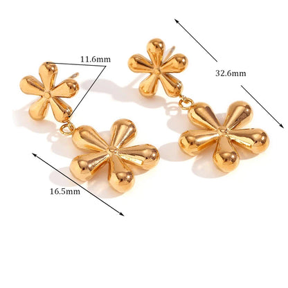 Floraler Ohrring mit Beschichtung