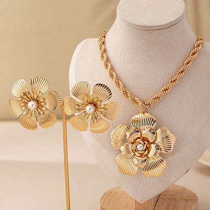 Schmuckset mit floralem Design