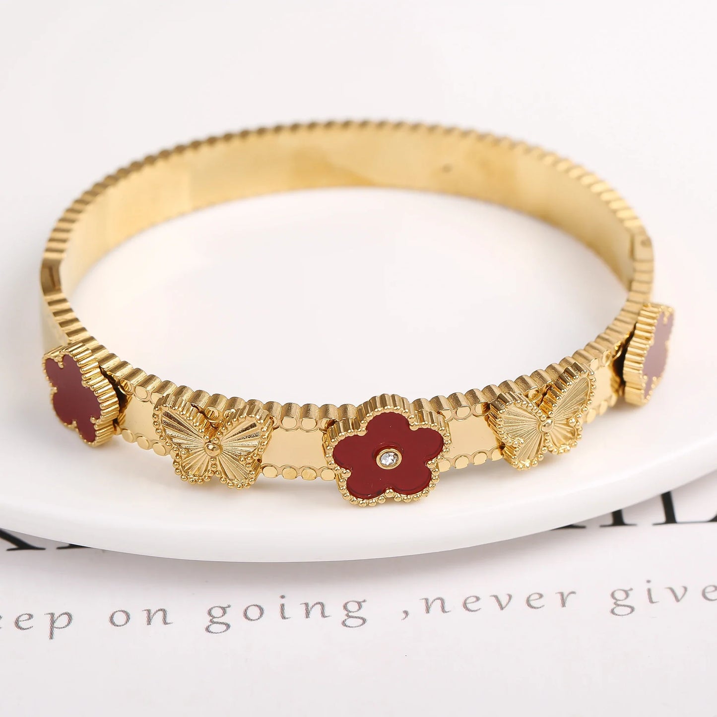 Pulseira Flor de Cinco Folhas em Aço Inoxidável Dourado
