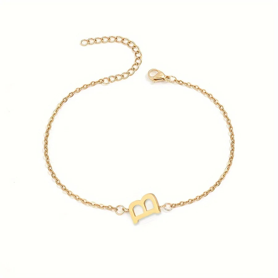 Minimalistisches Armband mit Buchstaben