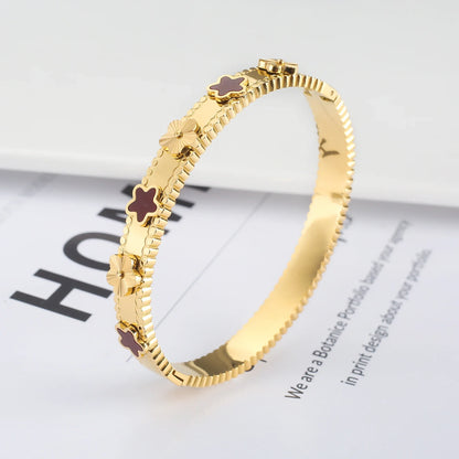 Pulseira Flor de Cinco Folhas em Aço Inoxidável Dourado