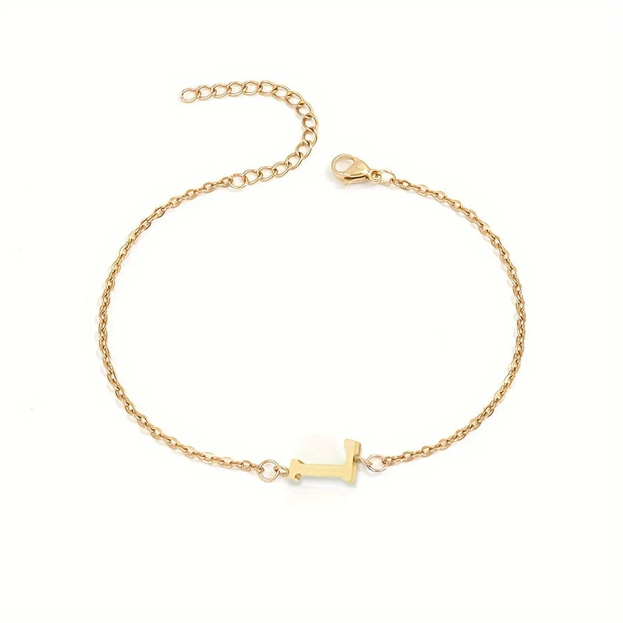 Minimalistisches Armband mit Buchstaben