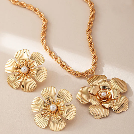 Schmuckset mit floralem Design