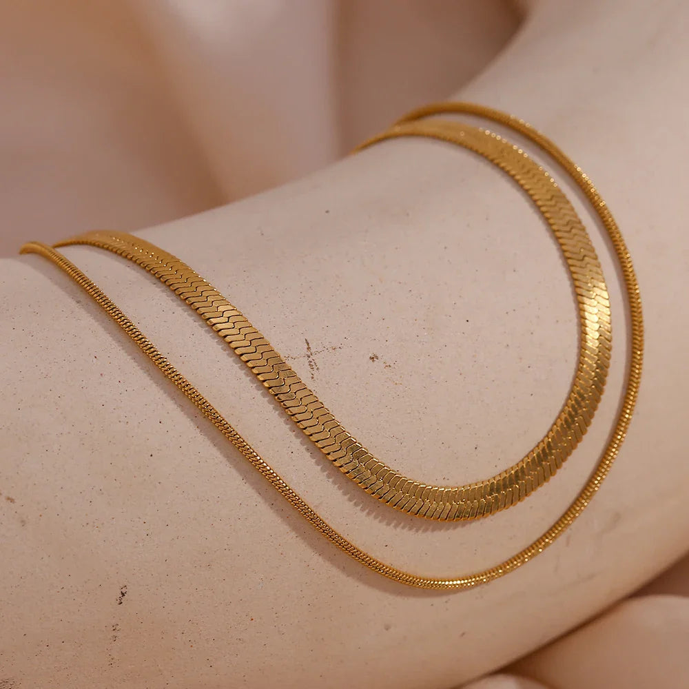 Minimalistisches vergoldetes Armband