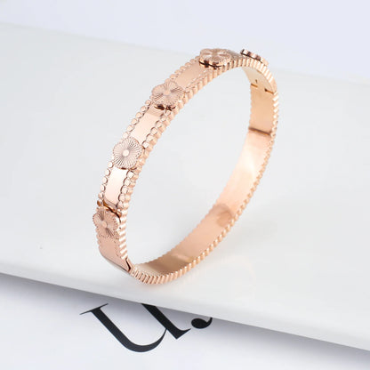 Pulseira Flor de Cinco Folhas em Aço Inoxidável Dourado