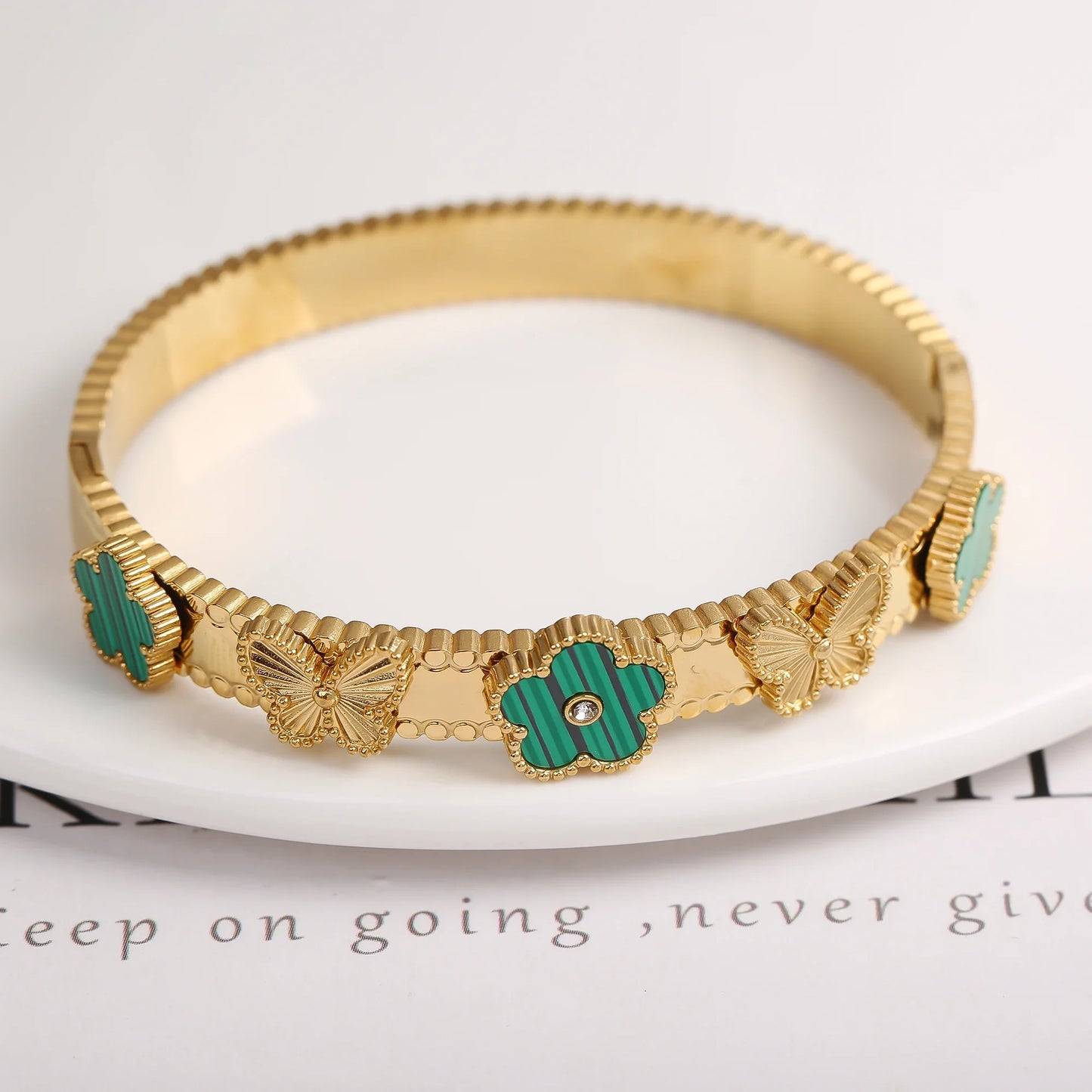 Pulseira Flor de Cinco Folhas em Aço Inoxidável Dourado