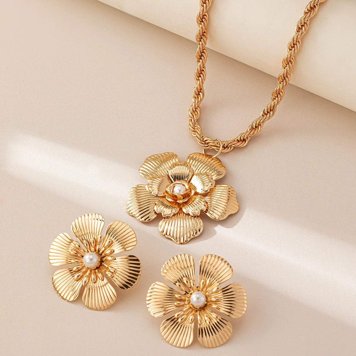 Schmuckset mit floralem Design