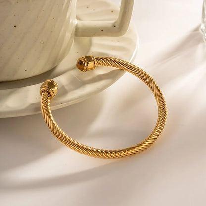 Gedrehtes Faden-Armband