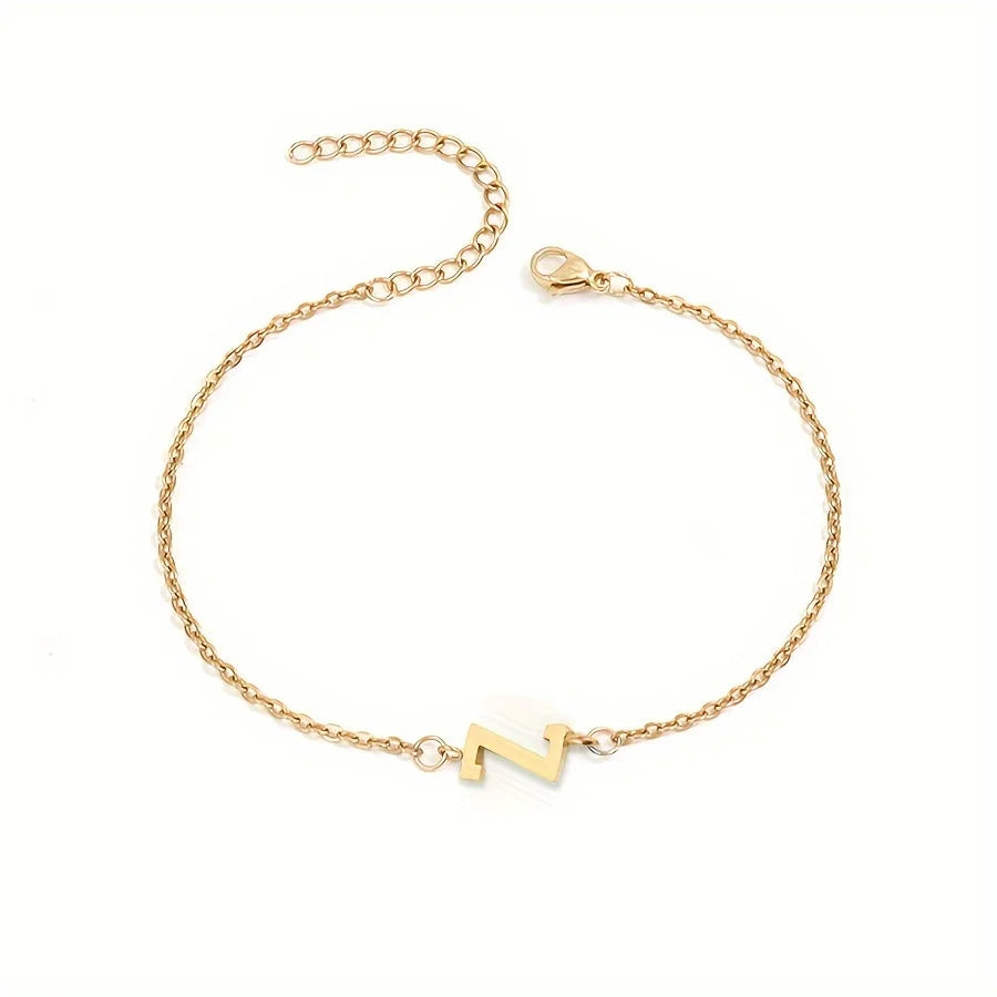 Minimalistisches Armband mit Buchstaben