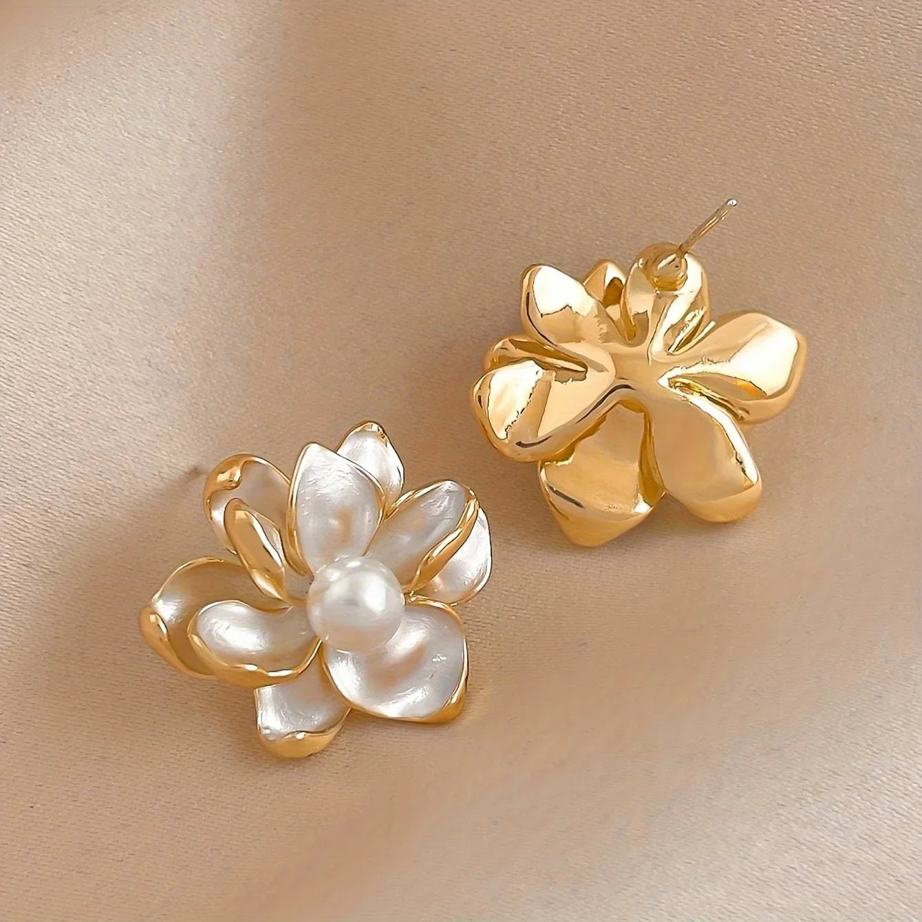 Brincos Elegantes com Flor e Pérola - Presente Delicado
