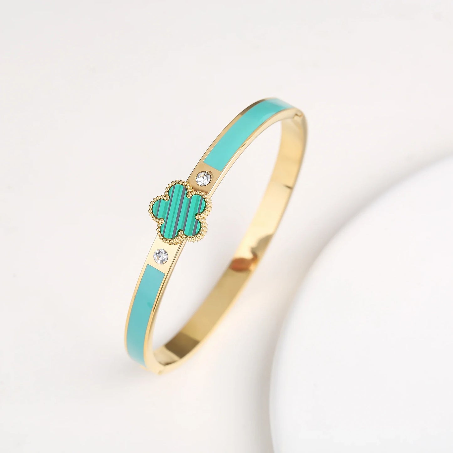 Pulseira Flor de Cinco Folhas em Aço Inoxidável Dourado