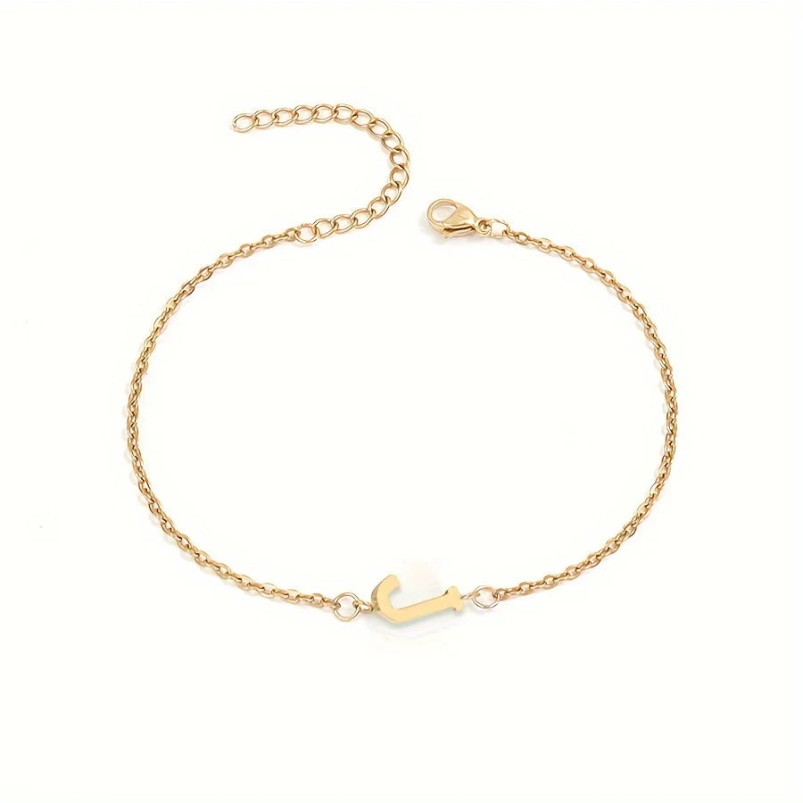 Minimalistisches Armband mit Buchstaben